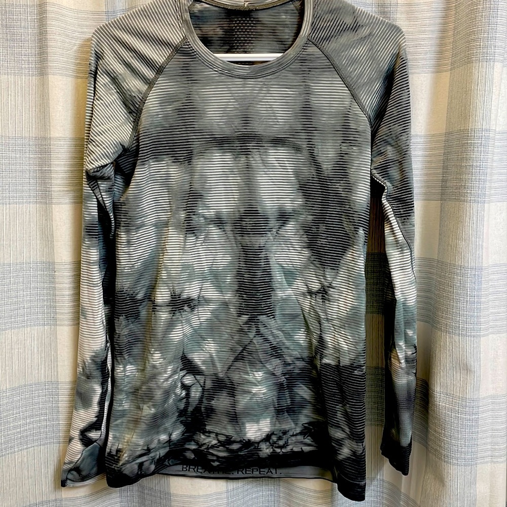 Lululemon Black/grey Swiftly Long Sleeve Size 8